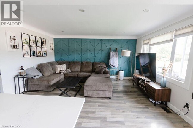 Photo du bâtiment - 325 E 18th St