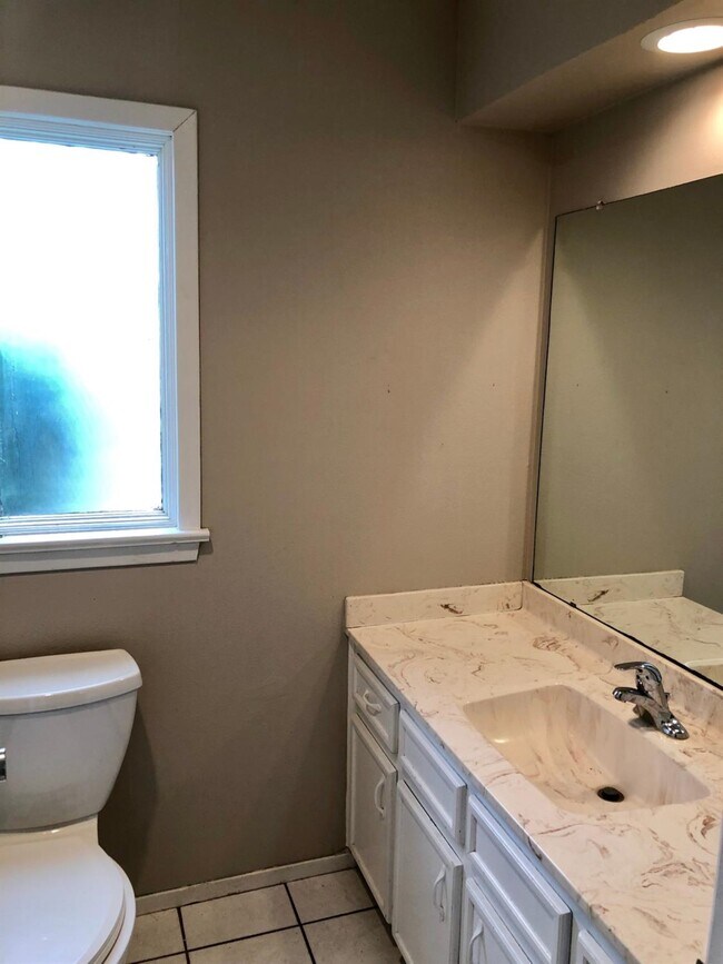 Building Photo - 2335 33rd St