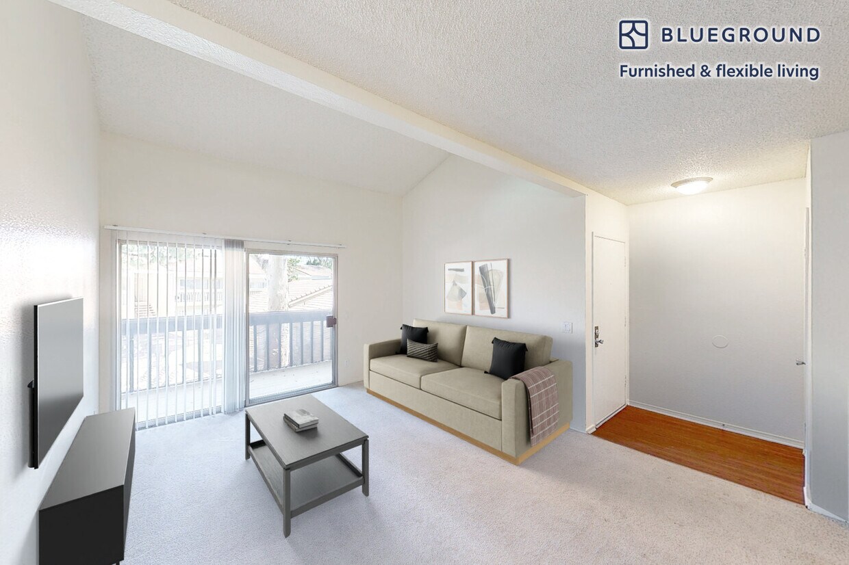 Foto principal - 325 S San Dimas Canyon Rd