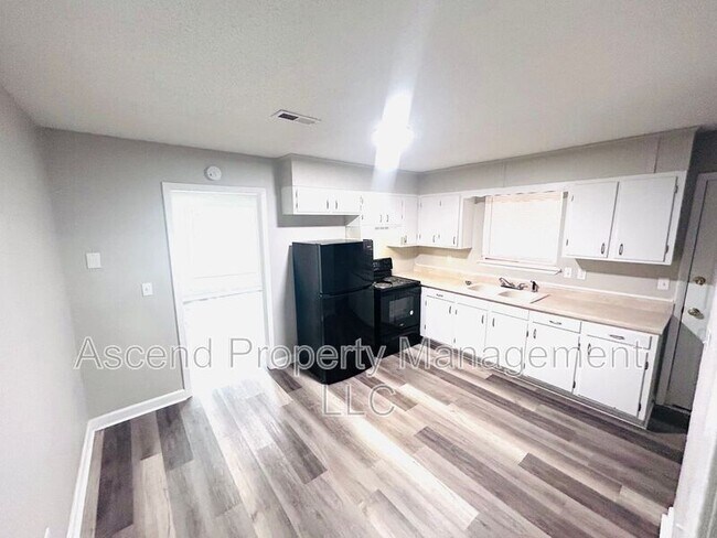 Foto del edificio - 3341 Pinewood Ave