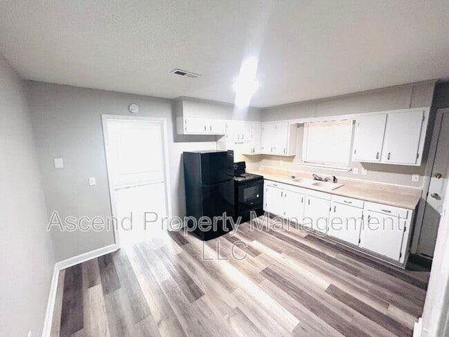 Photo - 3341 Pinewood Ave House