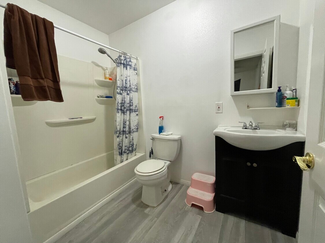 Baño - 43235 Echard Ave