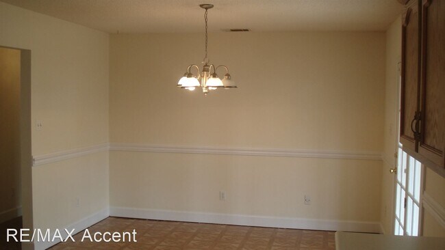 Foto del edificio - 3 br, 2 bath House - 411 Phillips Ave.