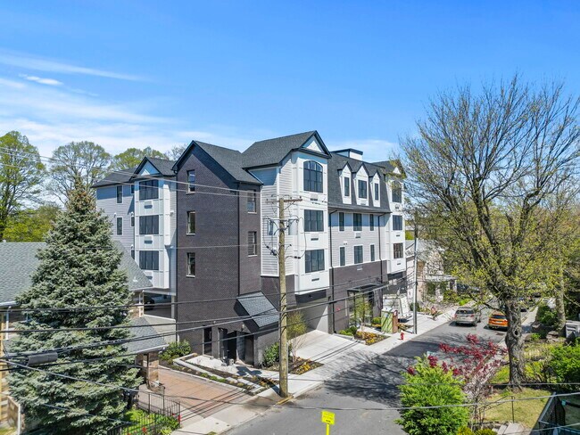 Foto del edificio - 2021 Jones Rd