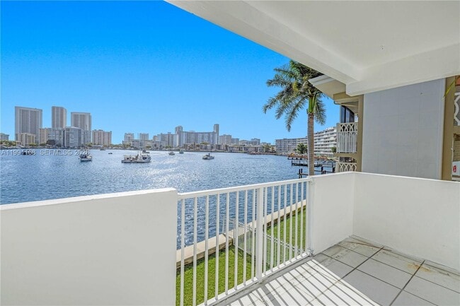 Foto del edificio - 462 Golden Isles Dr