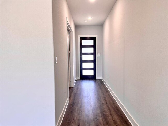 Foto del edificio - 4614 Redbud St