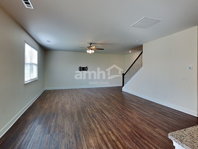 Building Photo - 3035 Esquire Dr