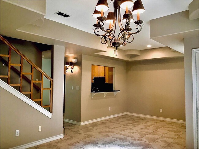 Building Photo - 1000 Ranchway Dr