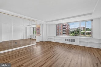 Building Photo - 1121 Arlington Blvd