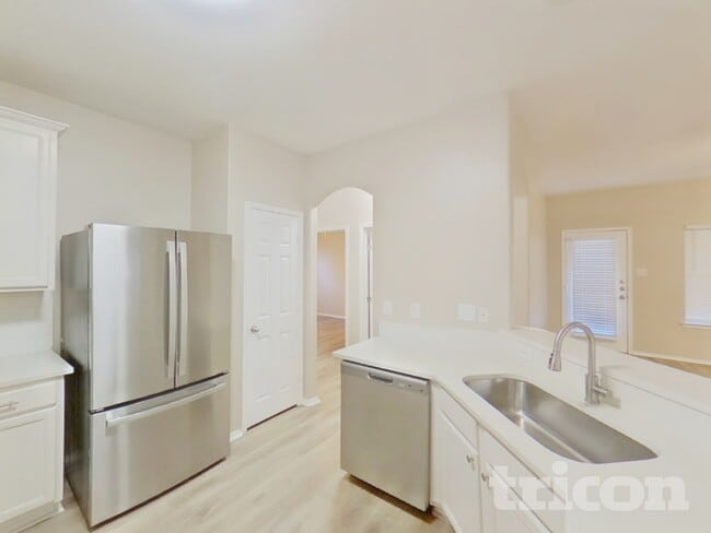 Building Photo - 111 Rockbrook Dr