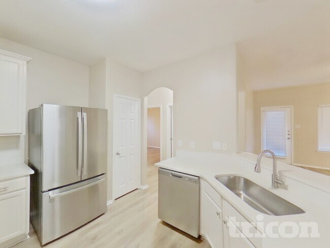 Foto del edificio - 111 Rockbrook Dr