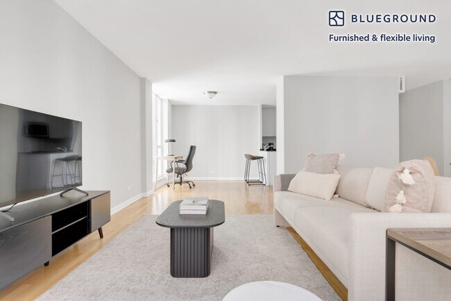 Foto del edificio - 227 E Walton Pl