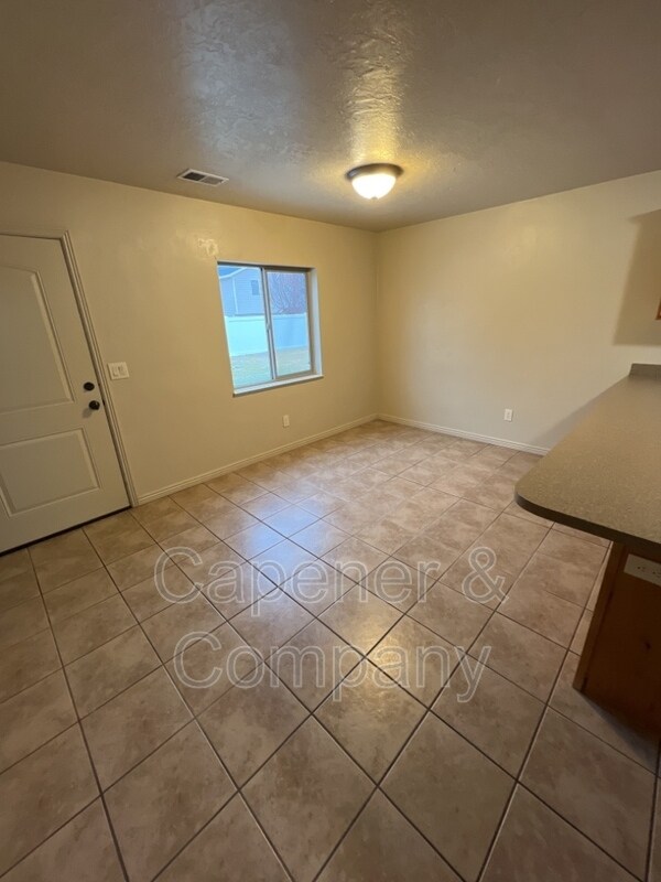 Building Photo - 722 W 350 N