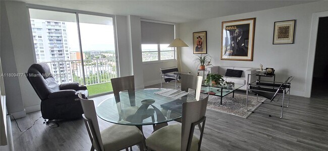 Foto del edificio - 2851 NE 183rd St