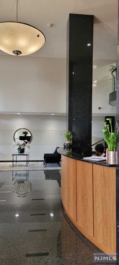 Foto del edificio - 1590 Anderson Ave