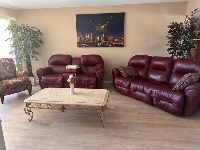 Foto del edificio - 10214 W Burns Dr