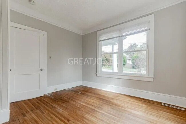 Foto del edificio - 808 3rd St SE