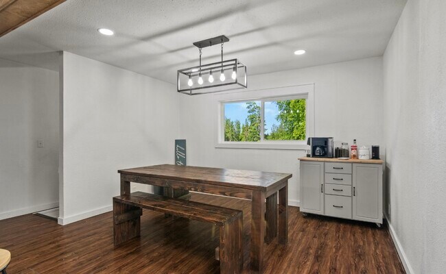 Foto del edificio - 38835 Pinewood Ave