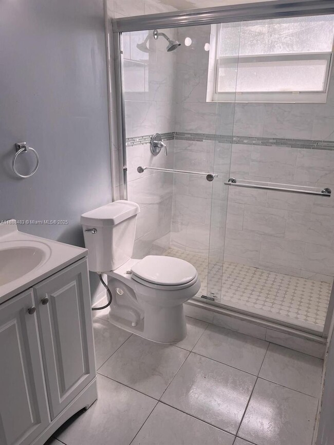 Foto del edificio - 13715 Kendale Lakes Cir