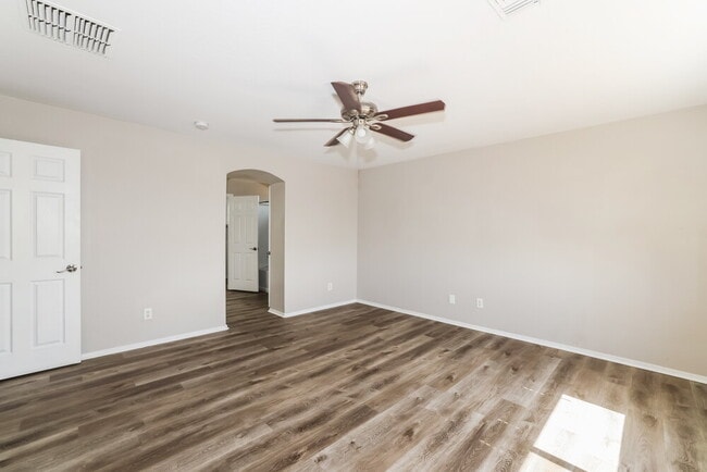 Building Photo - 13833 W Keim Dr