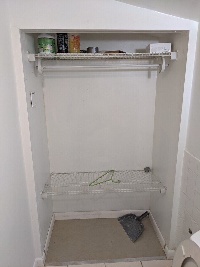 Building Photo - 9850 Haitian Dr