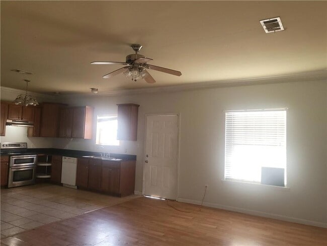 Building Photo - 1148 Lochlomand Dr