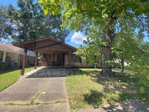 Building Photo - 8211 Woodview Dr N