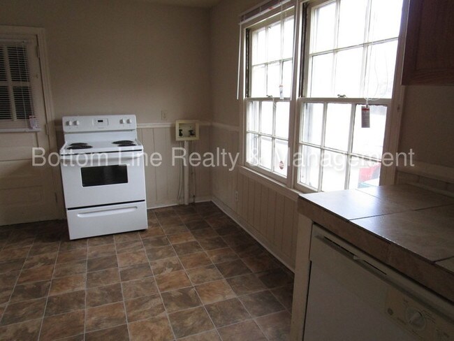 Foto del edificio - 1449 Remount Rd