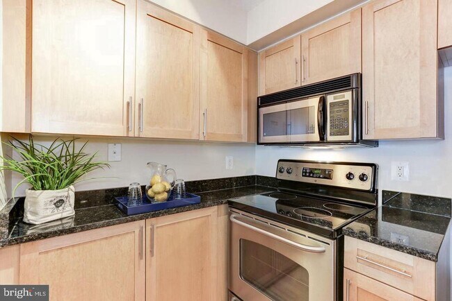 Foto del edificio - 7500 Woodmont Ave