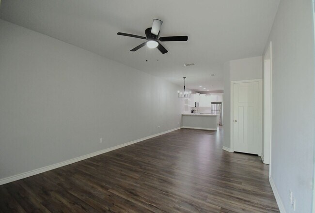 Foto del edificio - Gorgeous 3 Bedroom, 2 Bath Duplex in Arp