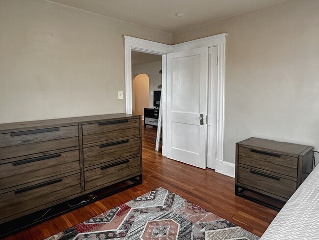 Building Photo - 119 Lewis St