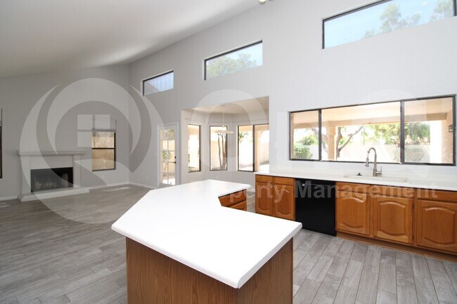 Foto del edificio - 1047 W Lakeridge Dr