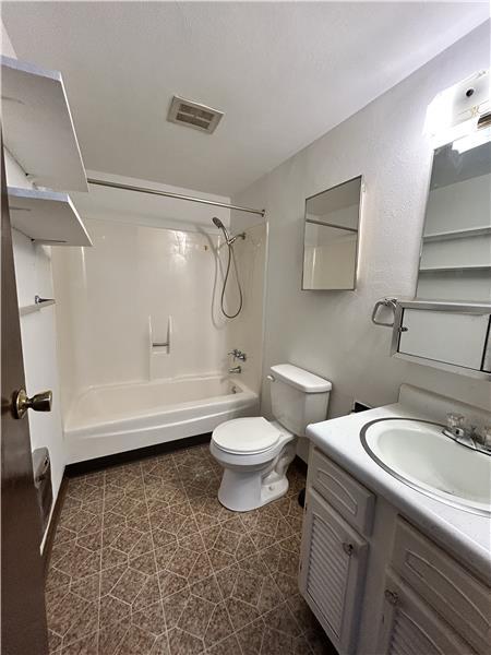 Building Photo - 98 View St