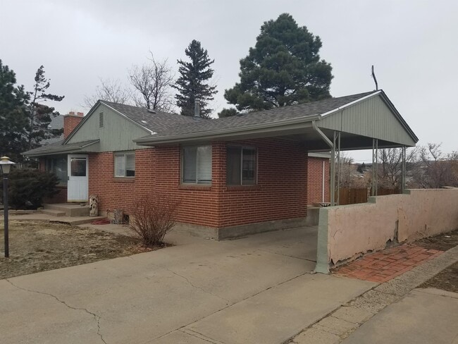 Building Photo - 211 E White Ave