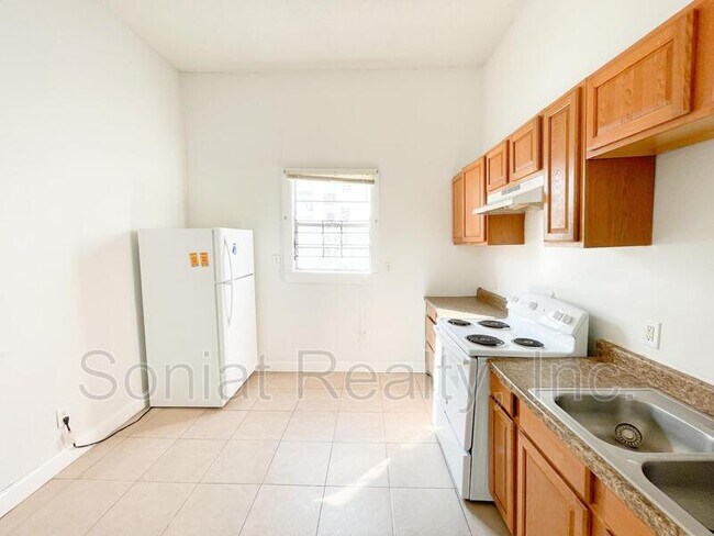 Building Photo - 2724 Amelia St