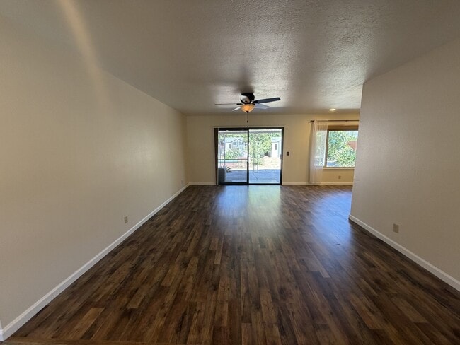 Foto del edificio - 113 Riverview Ct