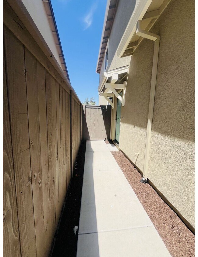Foto del edificio - 12667 Ironbow Wy