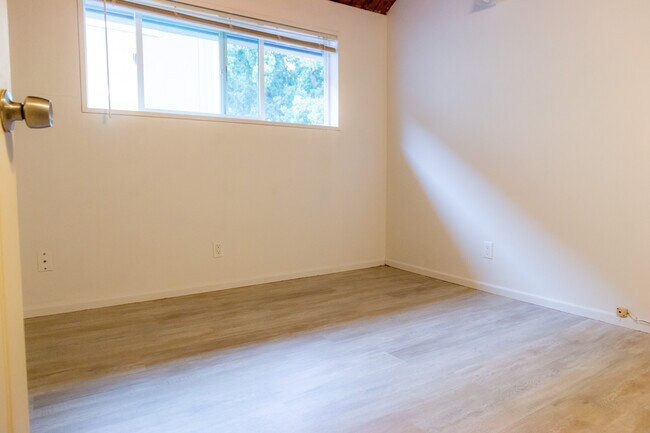 Foto del edificio - 1072 SW E Ave