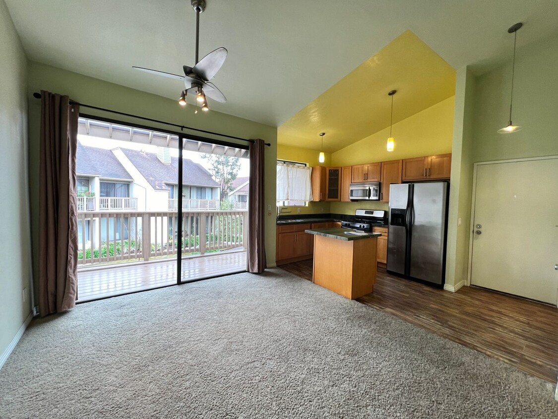 Primary Photo - Lakeside North: Upper 1 Bedroom 1 Bath Condo,