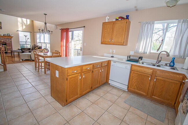 Building Photo - 614 Cascade Lake Dr