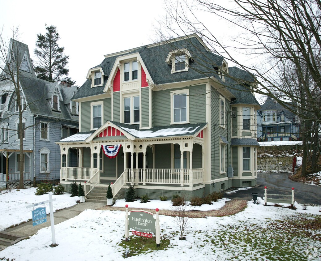 Primary Photo - Huntington House Condominium