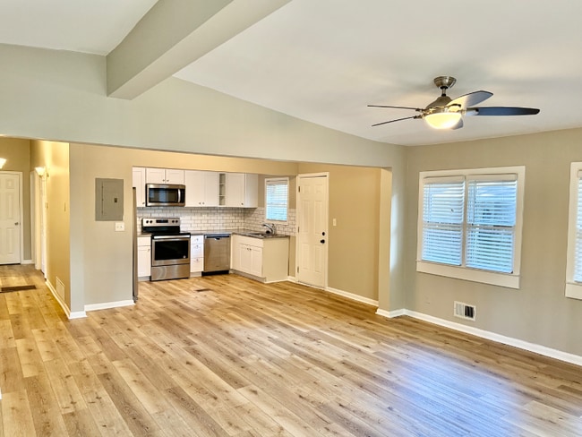 Building Photo - 2386 Elldale Ave