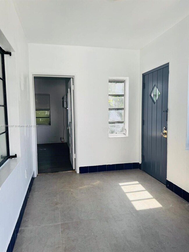 Foto del edificio - 1836 NW 33rd St