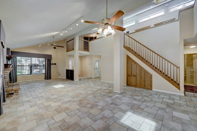 Building Photo - 12811 Ashford Hills Dr