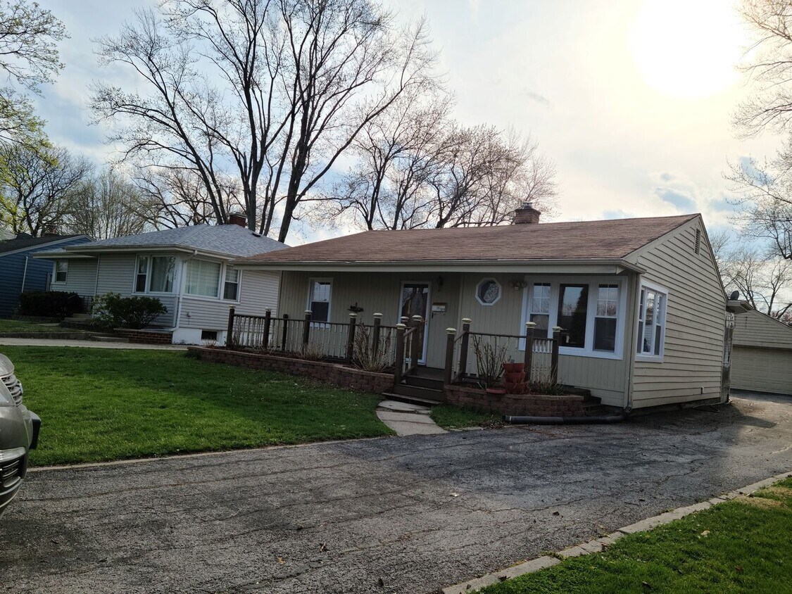 Foto principal - 320 S Yale Ave