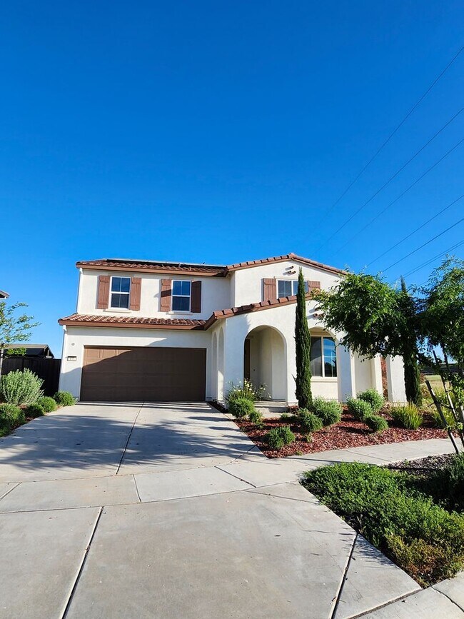 Foto del edificio - Beautiful Plumas Lake home on a large lot with SOLAR