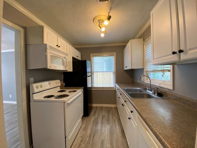 Foto del edificio - Super cozy 3 bedroom 1 bath home located i...