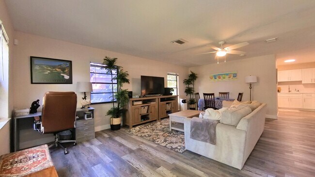 Building Photo - 505 Pinegrove Ave
