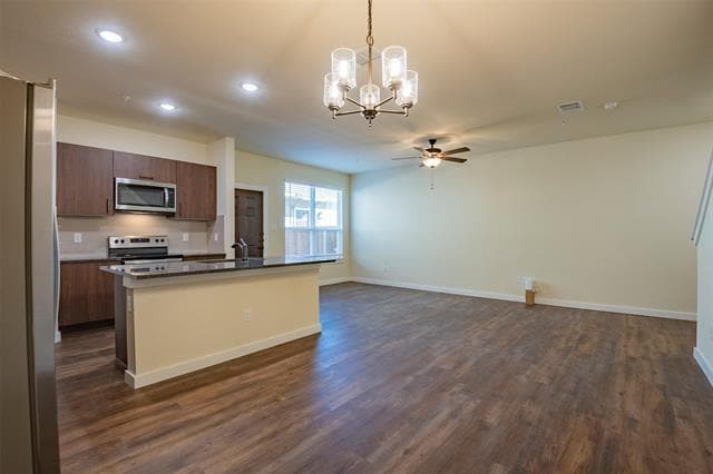 Building Photo - 713 Wheatfield Dr