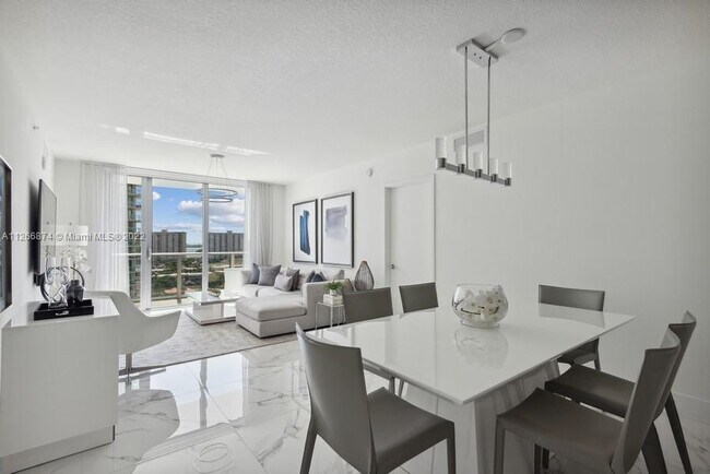 Foto del edificio - 300 Sunny Isles Blvd